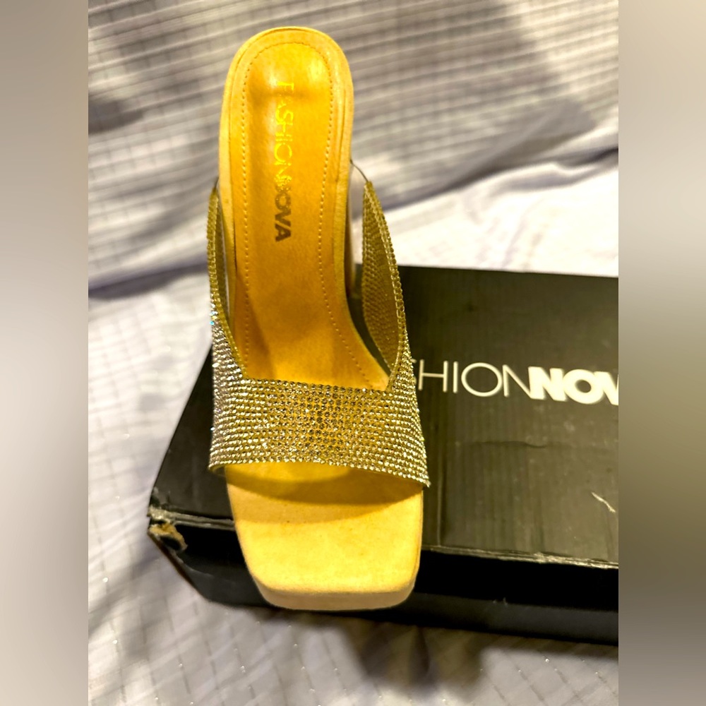 FASHION NOVA SHOES (7 WOMEN) FOR SALE NEVER WORE ! Bought the wrong size.